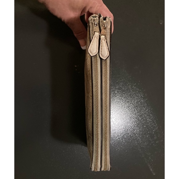 💥Authentic Coach Signature Canvas wallet in excellent condition! 💥 - Picture 5 of 10